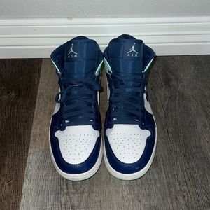 Nike Air Jordan 1 mid sneaker, size 11